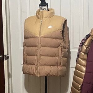 Nike Mens Beige size L therma fit Puffer Vest